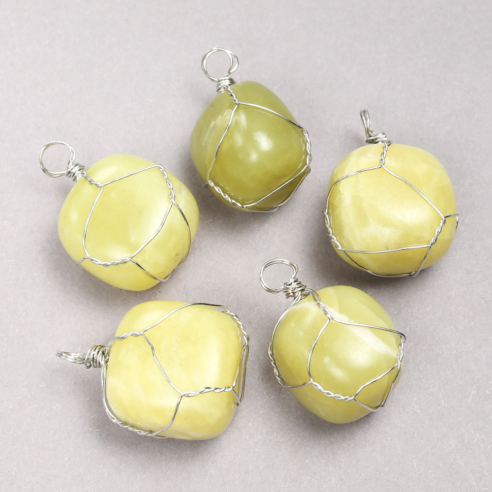 תליון בשזירת כסף על אבן טבעית ג'יידייט, קוטר 35×20 מ״מ+