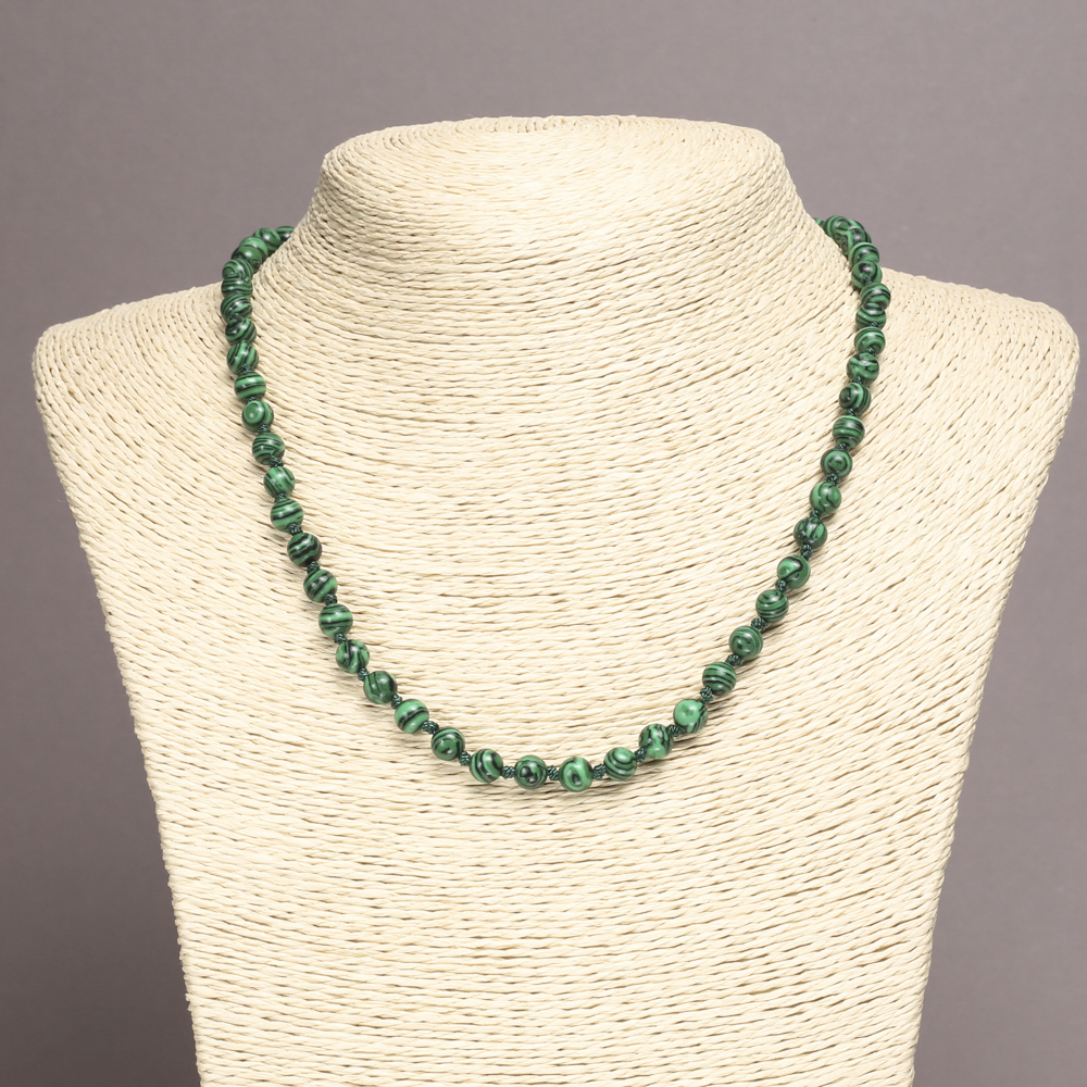 שרשרת מלכיט חלקה בקוטר 6 מ״מ, אורך 45 ס״מ