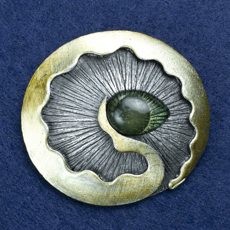 סיכה «האלמנט» מתכת כסופה עם אמייל וטיפה 52×45 מ״מ +