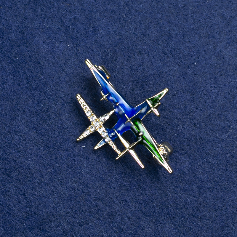 סיכת כוכב ממתכת זהובה ואמייל וסטרזים 38×30 מ״מ +