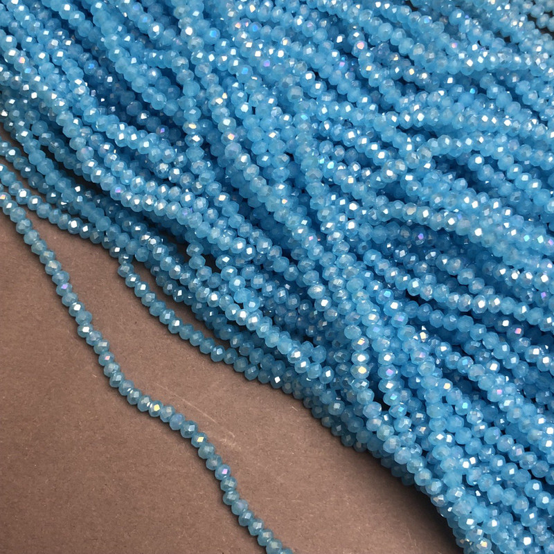 חרוזי קריסטל צ'כי על חוט דק בצבע תכלת עם זוהר בנזין, רונדל משונן, קוטר 3×2.5 מ״מ + -, אורך 36-38 ס״מ +