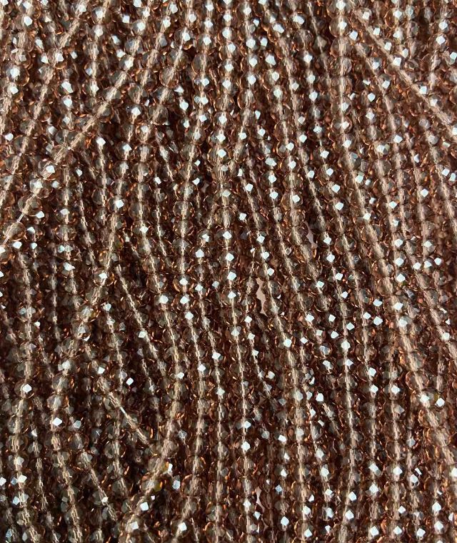 חרוזי קריסטל צ'כי על חוט דיג בצבע חום שקוף, רונדל מחורץ בקוטר 3.5×3 מ״מ, אורך 32 ס״מ +