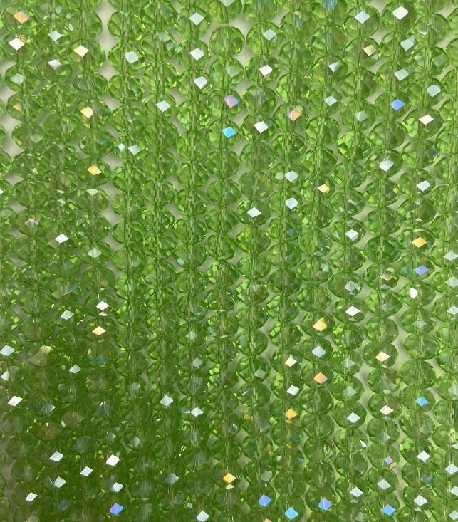 חרוזי קריסטל צ'כי ירוקים בהירים על חוט שקופים עם ציפוי בנזין, רונדלים חתוכים, קוטר 8×6,5 מ״מ, אורך 40-4