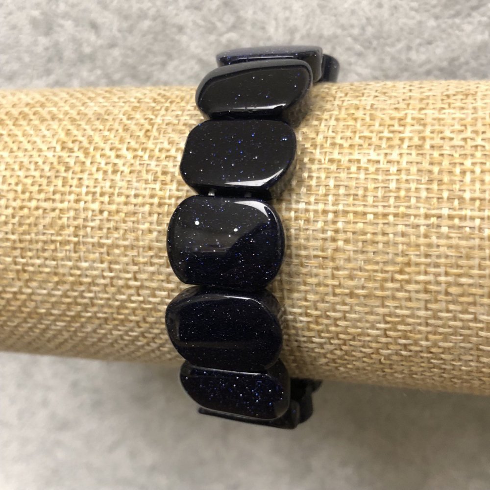 צמיד אלסטי מאבן טבעית אבנטורין «החול הכחול» ליל קהיר — קישור חלק ועגול 18×13 מ״מ+