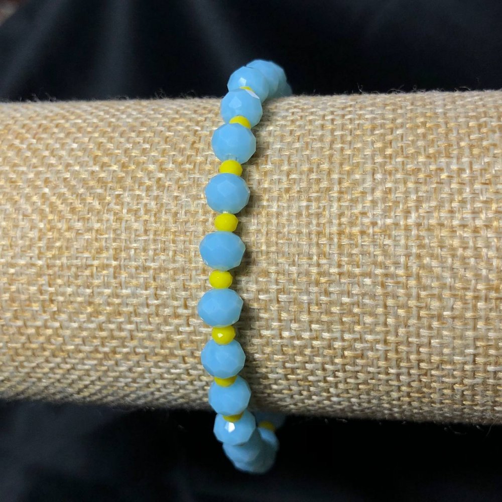 צמיד אלסטי מקריסטל צ'כיה – אוקראינה רונדל מחורץ בזוויות, קוטר 6×4 מ״מ ±, אורך 18 ס״מ ±