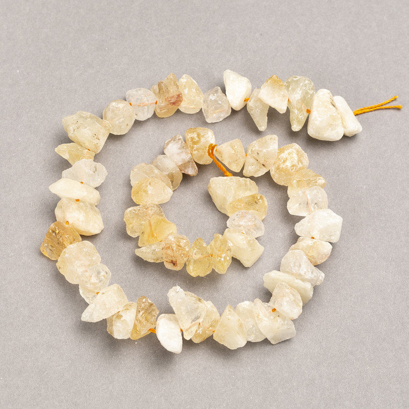 חרוזים על חוט – אבן גולמית ציטרין גלטיבה, קוטר 13×8 מ״מ (±), אורך 41 ס״מ