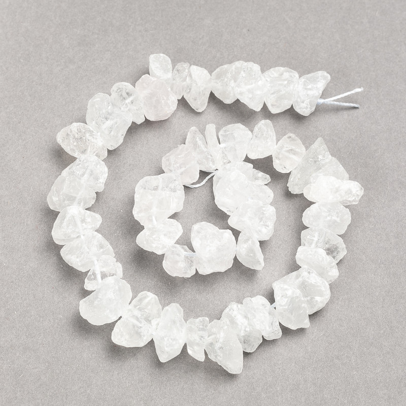 חרוזים על חוט אבן גולמית קריסטל סלעי, חתך גבישי, קוטר בערך 13×8 מ״מ, אורך 41 ס״מ