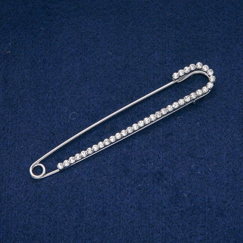 סיכת תכשיט-פין עם זרקונים אפורים, מתכת כסופה 16×101 מ״מ