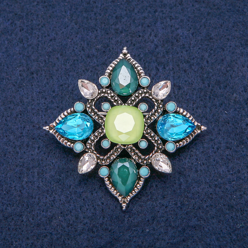 סיכת «פרח» מתכת כסופה עם אבני קריסטל, 44×44 מ״מ