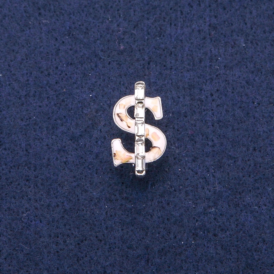 סיכת דולר עם אמייל לבן ופרלאמוטר הליאוטיס, קריסטלים לבנים, מתכת כסופה 12×21 מ״מ