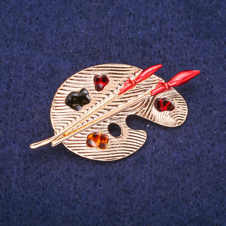 סיכה «פלטה עם אמייל» ממתכת זהובה 26×50 מ״מ