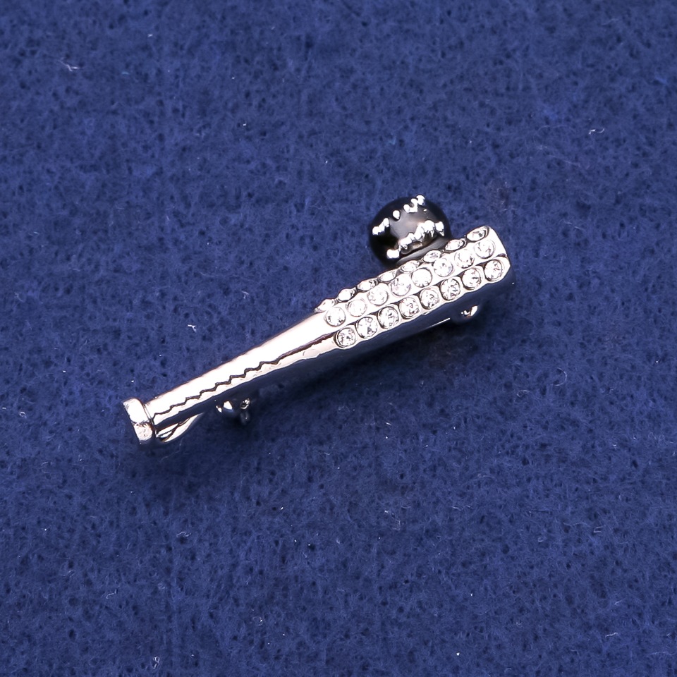 סיכת דש מחבט בייסבול עם סטרזים, מתכת כסופה, 13×40 מ״מ