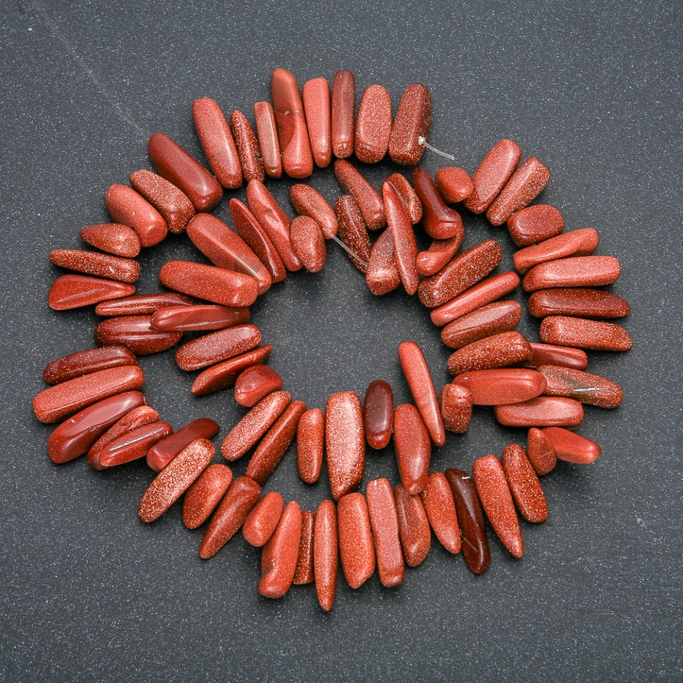 חוט מאבן טבעית אוואנטורין «חול זהוב» שבב בצורת מחט, קוטר 20x6 מ״מ, אורך 40 ס״מ +