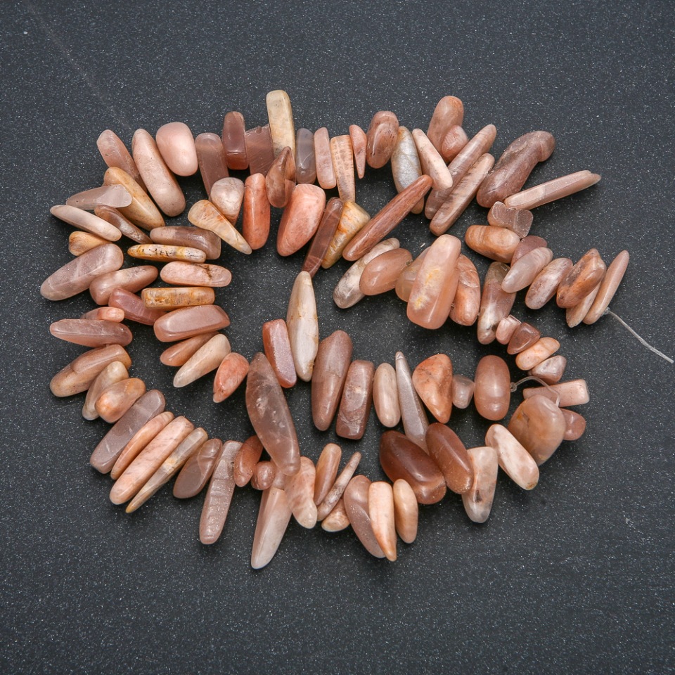 חוט מאבן טבעית סלניט שבב «מחט», קוטר 15×5 מ״מ, אורך 40 ס״מ +