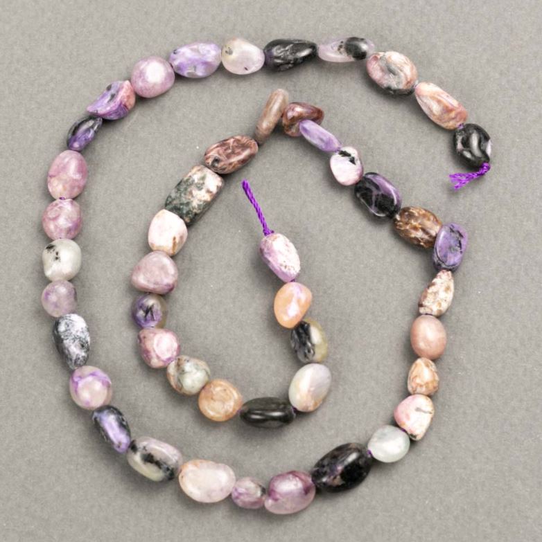 חרוזי צ'ארואייט טבעיים, מחורצים, קוטר 7×9 מ״מ, אורך 41 ס״מ