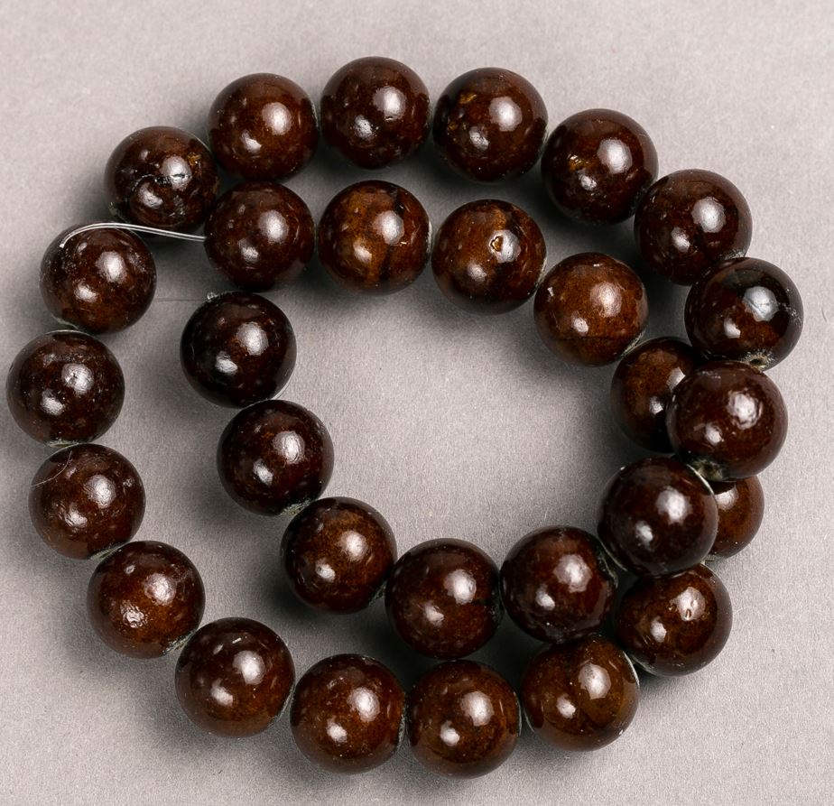 חרוזי עין הטייג'ר (אקריליק סינתטי) על חוט – כדור חלק, קוטר 14.5 מ״מ, אורך 41 ס״מ