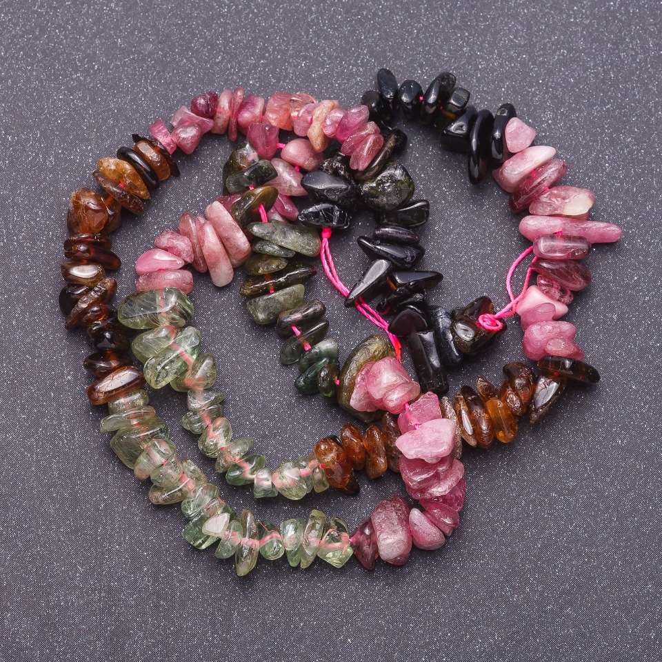 חרוזים מאבן טבעית טורמלין מגוונים על חוט «פתית», קוטר 4–10 מ״מ, אורך 41 ס״מ