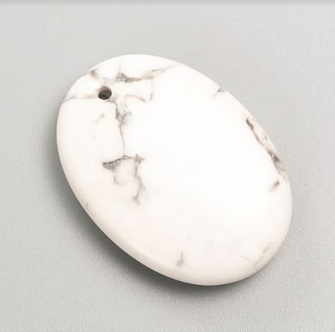 תליון בצורת אובלית מהולייט, קוטר 35×25 מ״מ