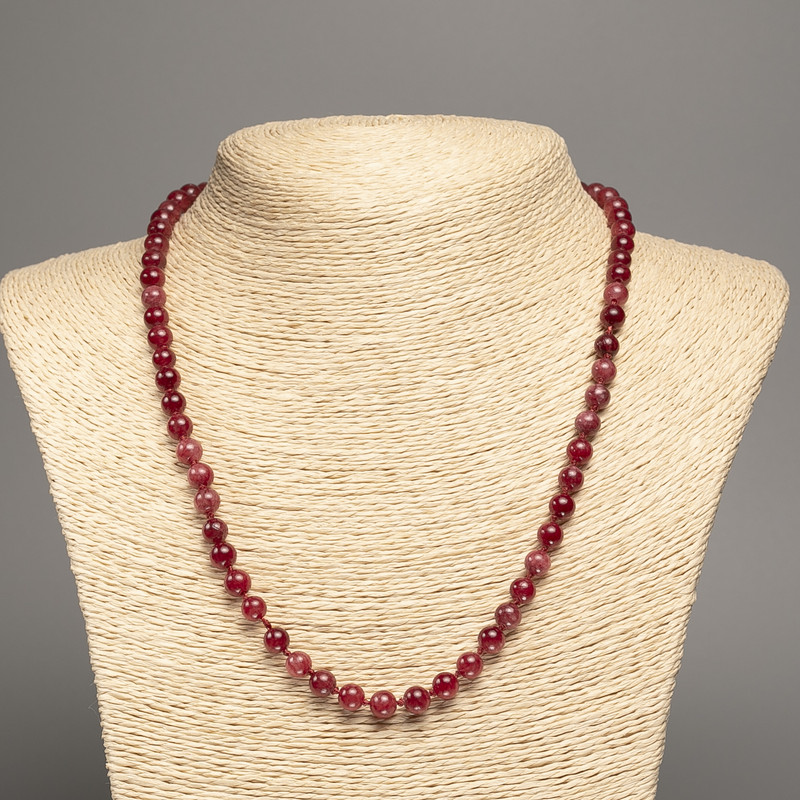 שרשרת חרוזים «סרדוֹלִיק» כדורי חרוזים חלקים, קוטר 6 מ״מ+- אורך 50 ס״מ+- מאבן נפריט לבן מסונתז צבוע