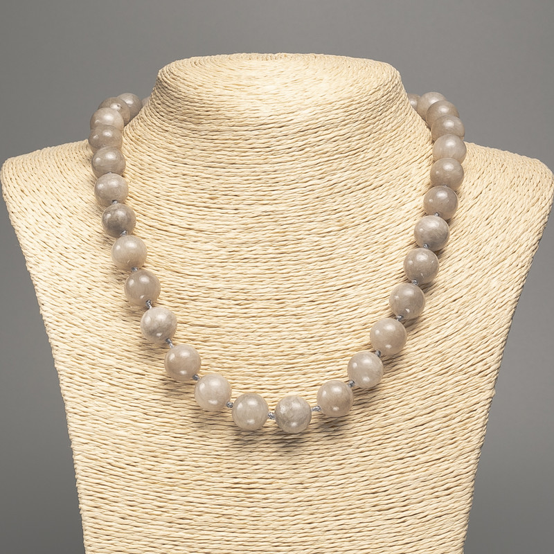 שרשרת «לאברדרייט» חרוזים חלקים בקוטר 12 מ״מ ±, אורך 50 ס״מ ± עם נפריט לבן (סינתטי צבוע)