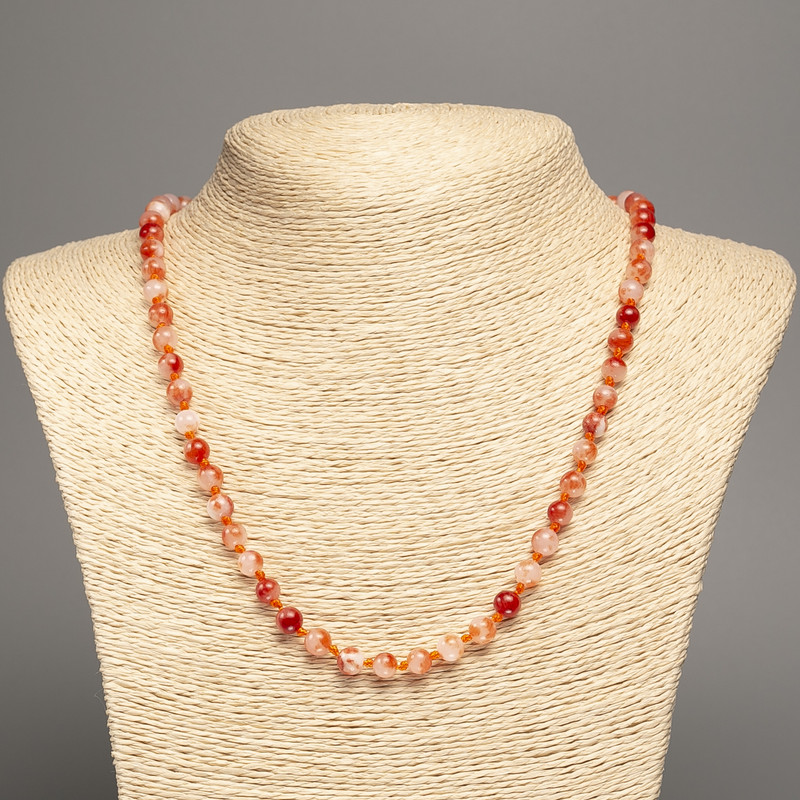 שרשרת «צבעי הקיץ» לבן-נחושת, חרוזי כדור חלקים, קוטר 6 מ״מ ±, אורך כ-50 ס״מ ±, מחומר נפריט לבן (סינתטי צבוע)