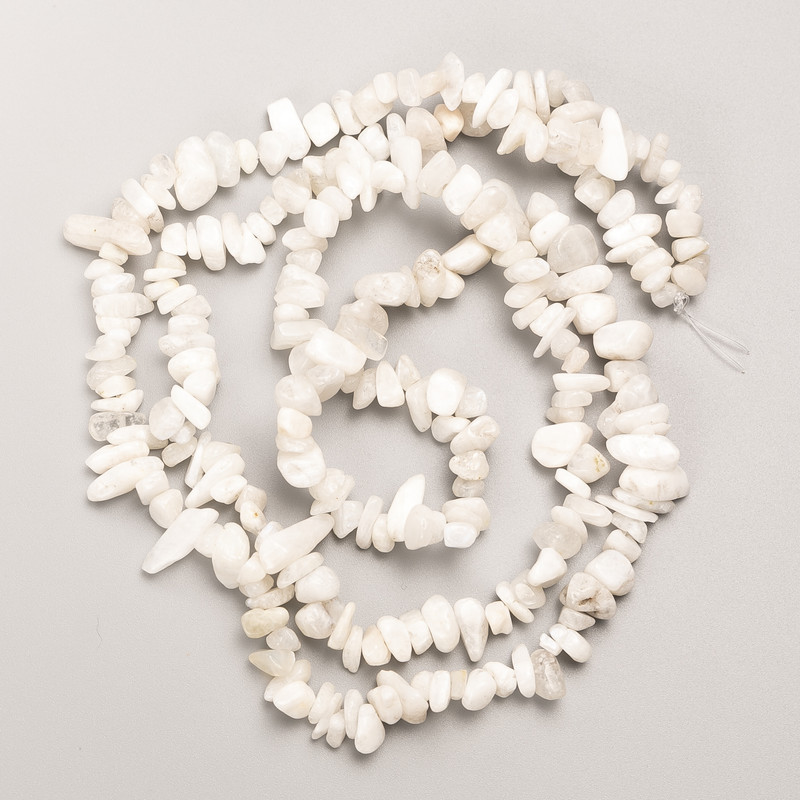 חרוזי אדולר מאבן טבעית, על חוט, קוטר 8×4 מ״מ ±, אורך 80 ס״מ ±