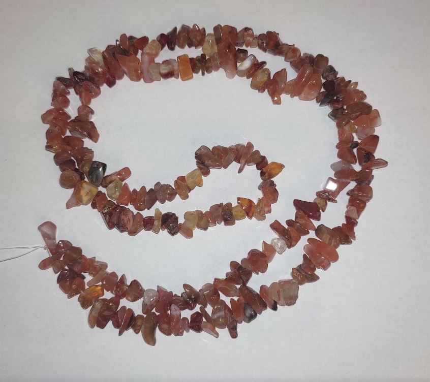 חרוזי סרדוליק טבעיים — מונחים על חוט דיג חזק, קוטר 9×4 מ״מ, אורך 84 ס״מ +