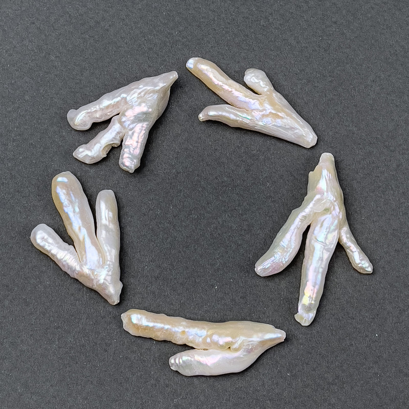 פנינים בארוק בגוון «בנזין» Ø 24×37 מ״מ ± חור דרך, אורך 37 ס״מ ± (ליחידה)