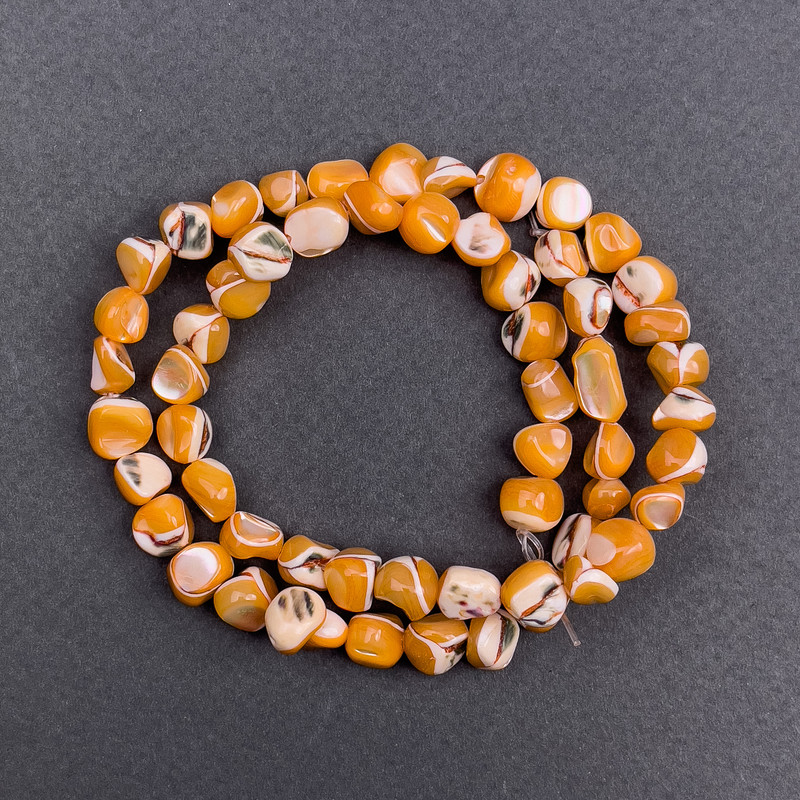 חרוזים כתומים מפרלאמוטר מצופים בצורת טיפה, קוטר 8×6 מ״מ, אורך 41 ס״מ על חוט