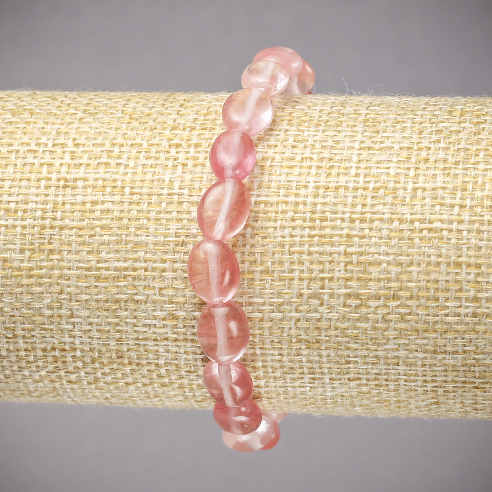 צמיד על גומי מחלצידון טבעי, צורה אובלית חלקה, קוטר 10×8 מ״מ, אורך 18 ס״מ