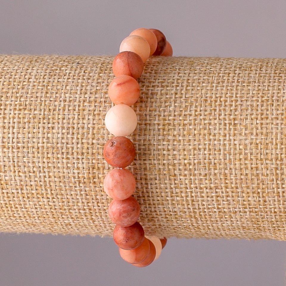 צמיד סלניט על גומי, חרוזים חלקים בקוטר 8 מ״מ, היקף 18 ס״מ