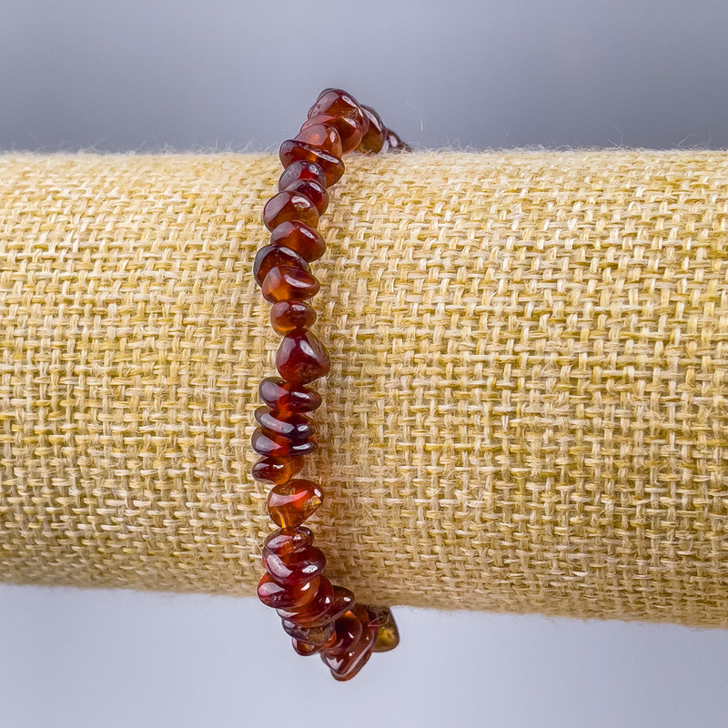 צמיד גרנט הסוניט – אבן טבעית בחתיכות דקות, קוטר 6×3 מ״מ ±, אורך 18 ס״מ (אלסטי)