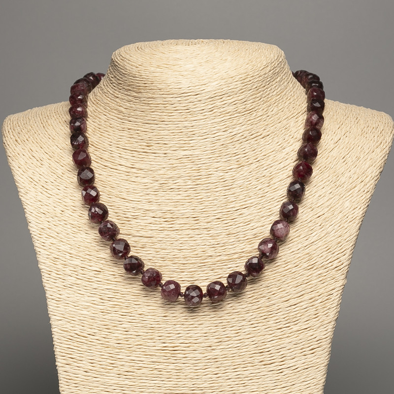 שרשרת מאבן טבעית רובלייט טורמלין מגולפת – קוביית חיתוך, ממד 9×9 מ״מ, אורך 50 ס״מ