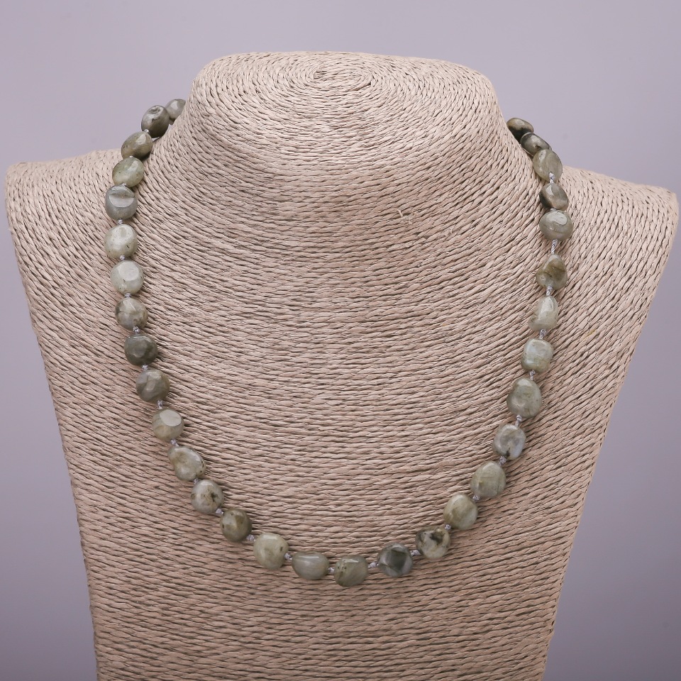 שרשרת מאבן לאברדרייט טבעית מגולפת, קוטר 9×13 מ״מ, אורך 48 ס״מ