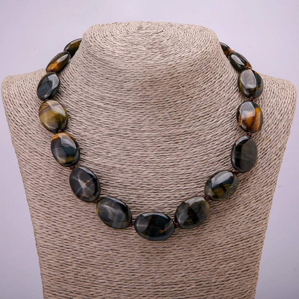 שרשרת חרוזי אבן טבעית 'עין הנשר', צורה אובלית 25×18 מ״מ, אורך 45 ס״מ +