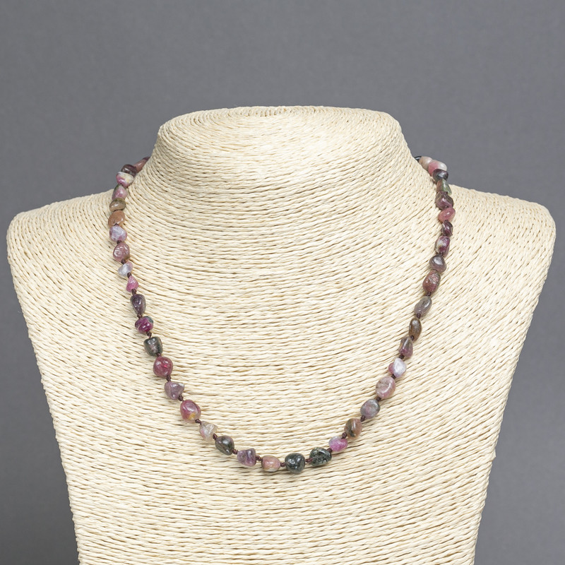 שרשרת טורמלין חרוזים מגולפים, קוטר 7(±) מ״מ, אורך 45 ס״מ+