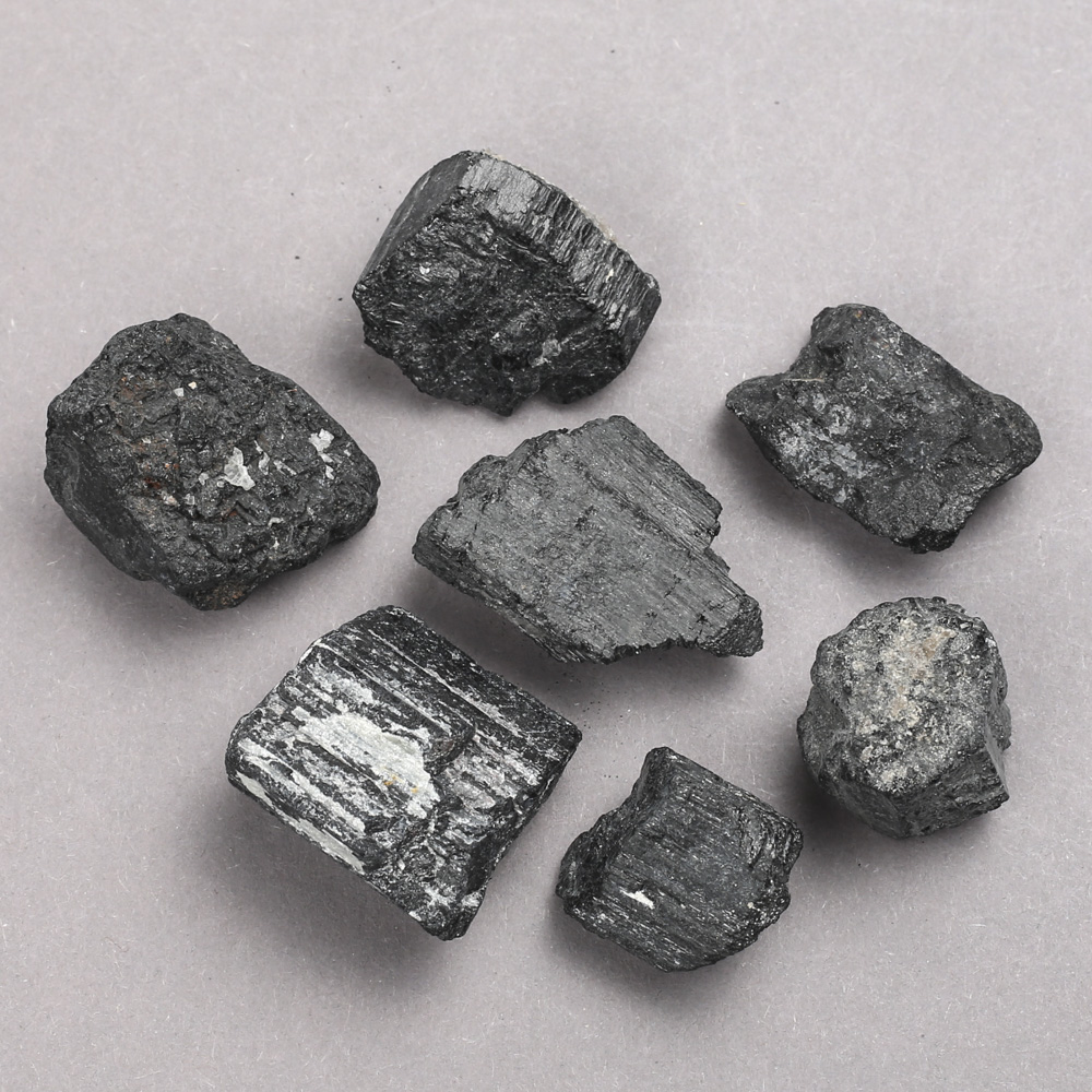 אבן מזכרת טבעית לא מעובדת טורמלין שרל (מחיר ל-100 גרם) (ל-100 גרם)