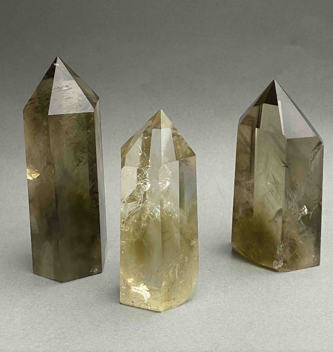 עיפרון מזכרת מקוורץ טבעי – אסופת גדלים (משקל מ-130 גרם) (ל-100 גרם)