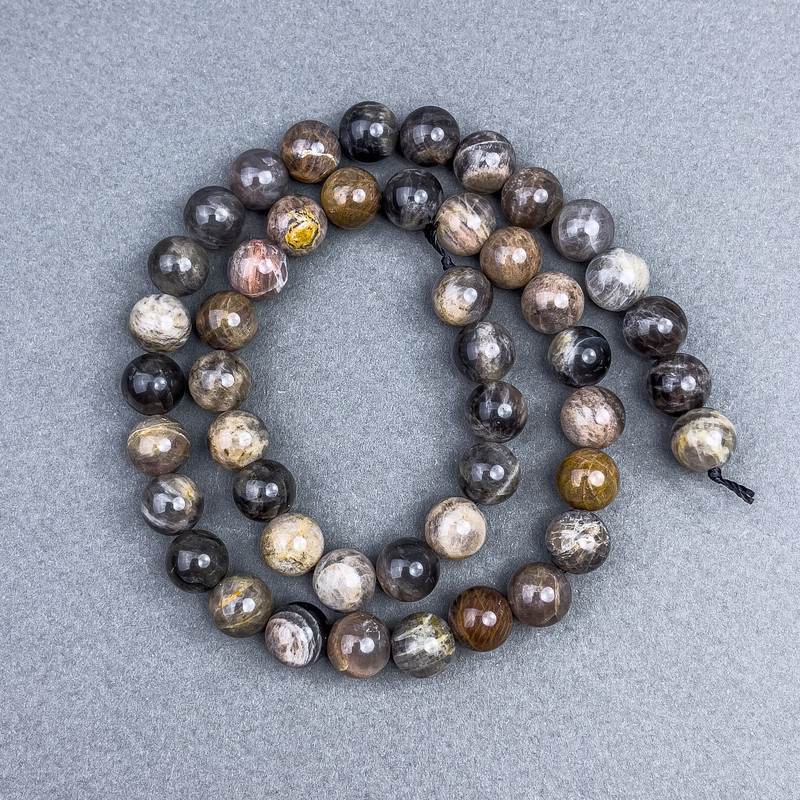 מחרוזות אבן השמש טבעיות כדור חלק, קוטר 8.5 מ״מ על חוט, אורך 39 ס״מ