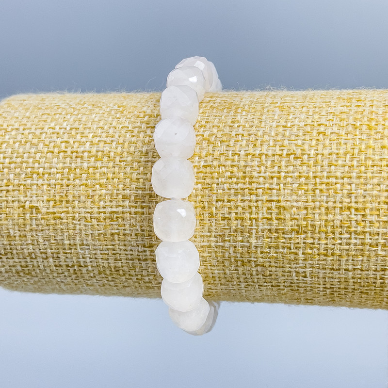 צמיד קריסטל הררי מאבן טבעית, קובייה מחוטבת, קוטר 9×9 מ"מ, אורך 18 ס"מ (אלסטי)