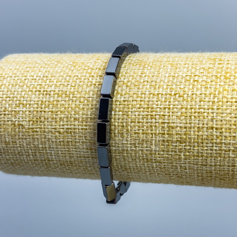 צמיד המטיט בצורה מלבנית, ממדים 8×4 מ״מ ±, אורך 18 ס״מ (גמיש)