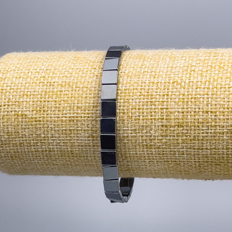 צמיד המטיט מרובע, חרוזים 6×6×2 מ״מ, אורך 18 ס״מ (אלסטי)