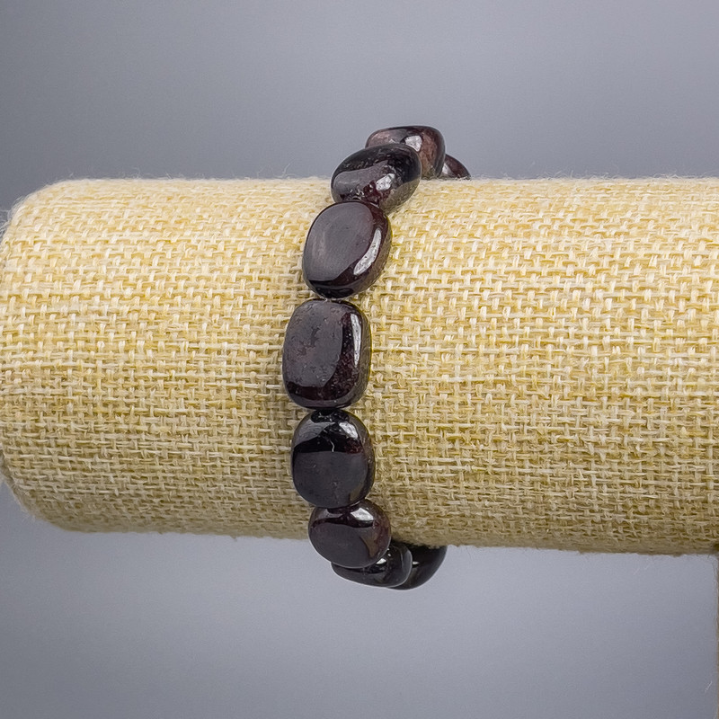 צמיד מאבן גרנט גלטיבקה, קוטר 11×15± מ״מ, אורך 18 ס״מ, גמיש