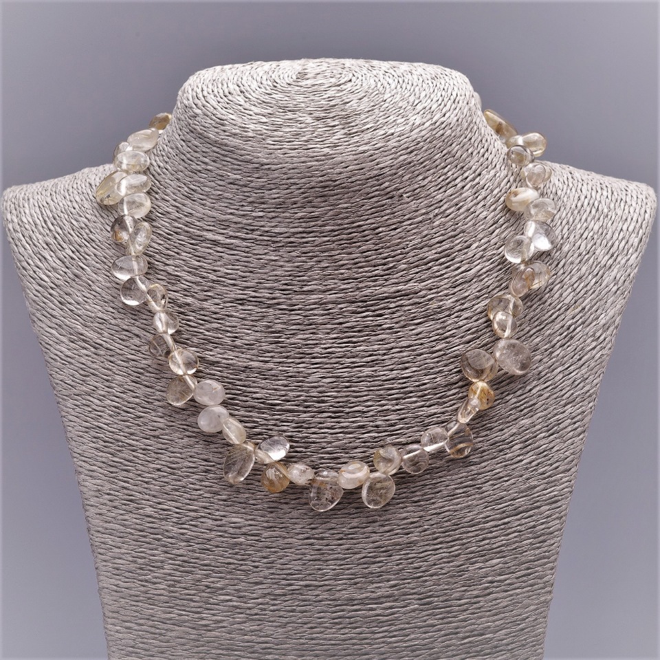 שרשרת מאבן טבעית: קוורץ שערות זהוב בציפוי זהב, דגם פרפר, קוטר 8 מ"מ, אורך 47 ס"מ