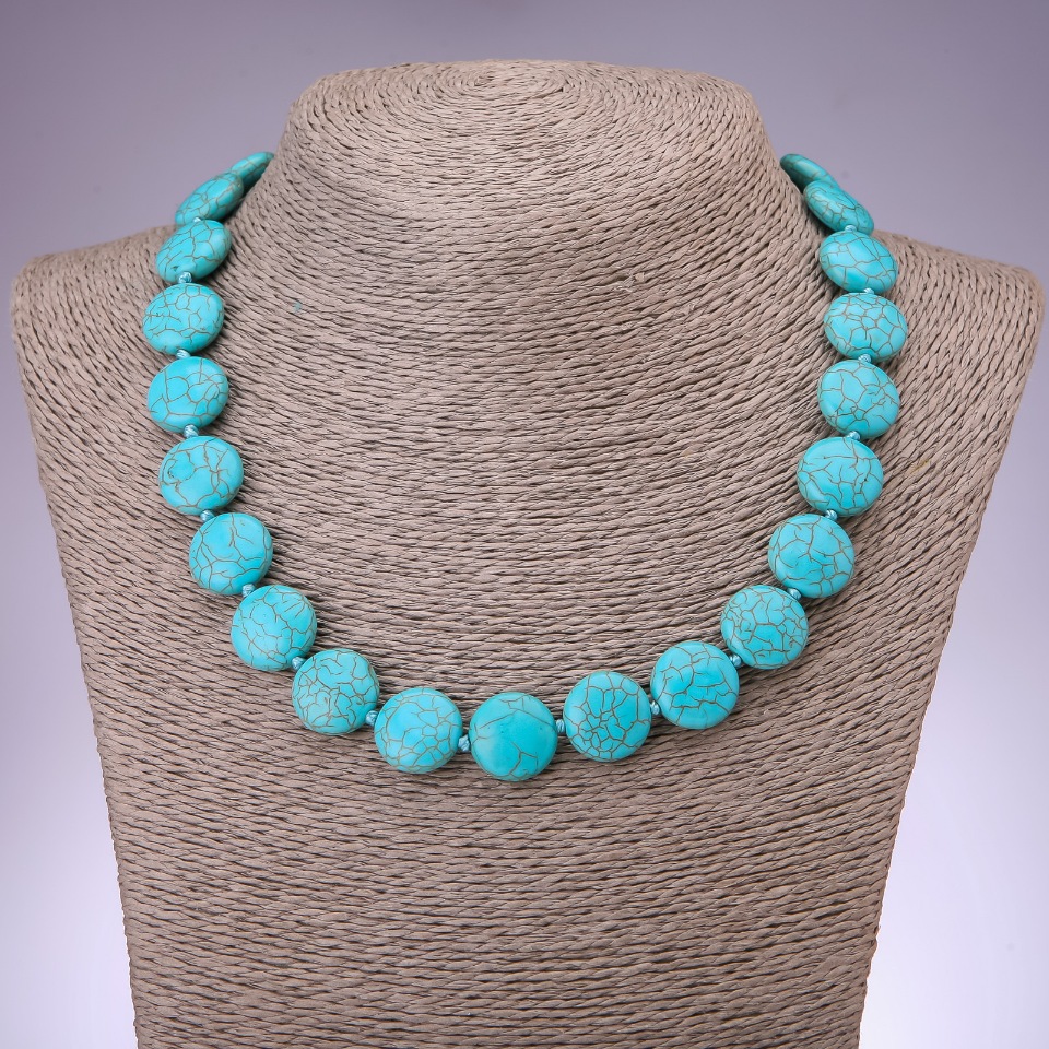 שרשרת טורקיז עם עורקים, חרוזים בצורת מטבע בקוטר כ-17.5 מ״מ, אורך 45 ס״מ