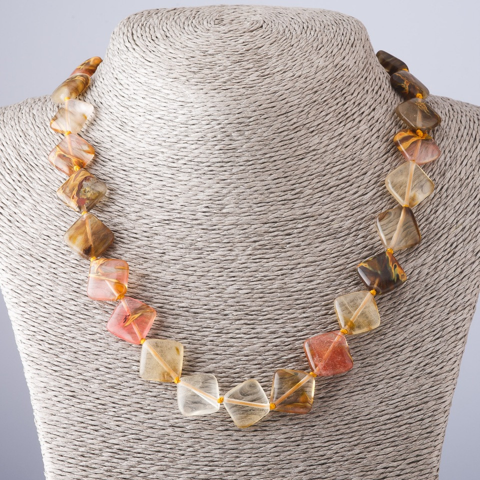 שרשרת חרוזי חלצדון בצורת רומב, אורך 47 ס״מ, קוטר 14×14 מ״מ