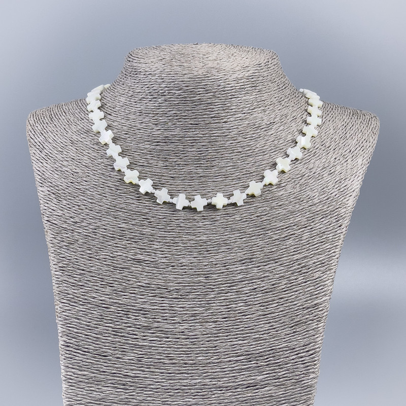 שרשרת פרלאמוטר לבן טבעי בצורת צלב, קוטר 8×8×3 מ״מ, אורך 50 ס״מ