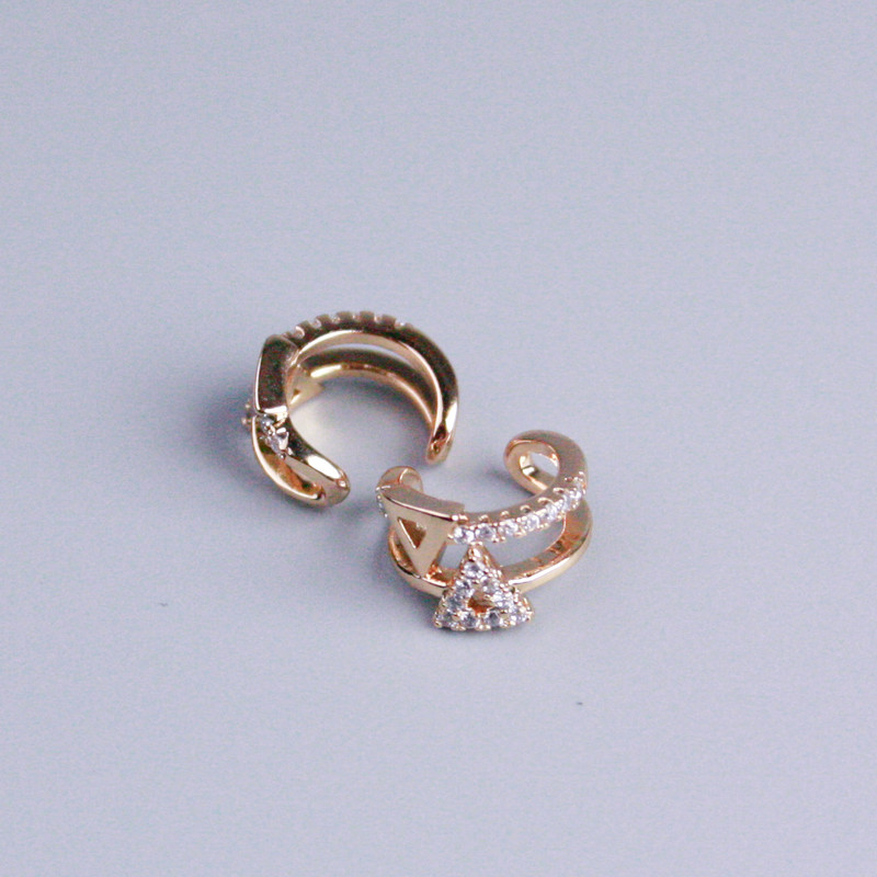 קף כפול Xuping זהב מצופה 18K זרקונים לבנים משולש 10×5 מ״מ +