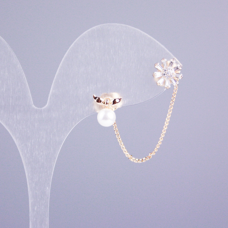 עגילי ניטים כפולים Xuping בזהב מצופה 18K עם שרשרת ופנינת מאיורקה, אורך 5 ס״מ+