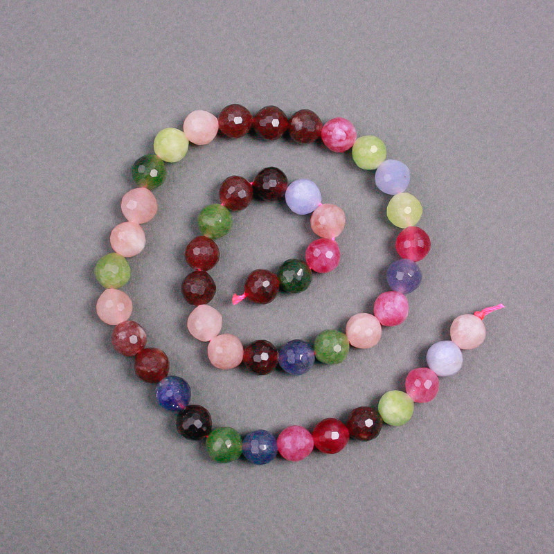 חרוזים על חוט — טורמלין טבעי, חרוז כדורי מחורץ, קוטר 8.5 מ״מ, אורך 38 ס״מ